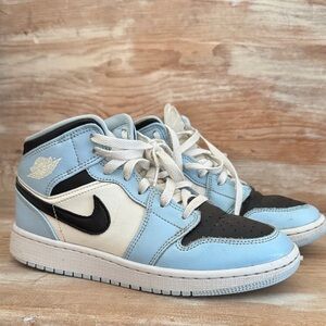 Nike air Jordan light Blue white and Black High-Top Sneakers - size 5 youth